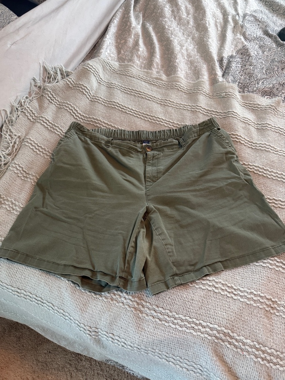 Old Navy woman’s  Olive Green Flat-Front Casual Chino Shorts
